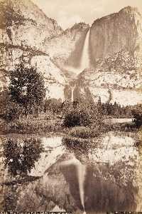 Las cataratas de Yosemite reflejada